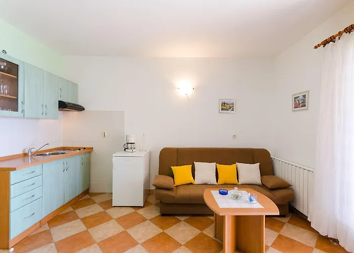 Apartment Komfortables Nur 500 Meter Zum Mit Meerblick, Privatem Balkon, Grill Dramalj