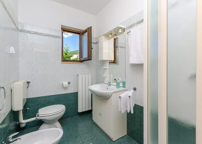 Apartment Komfortables Nur 500 Meter Zum Mit Meerblick, Privatem Balkon, Grill Dramalj