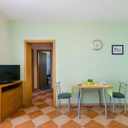 Komfortables Nur 500 Meter Zum Mit Meerblick, Privatem Balkon, Grill Apartmán Dramalj