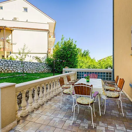 Komfortables Nur 500 Meter Zum Mit Meerblick, Privatem Balkon, Grill Dramalj